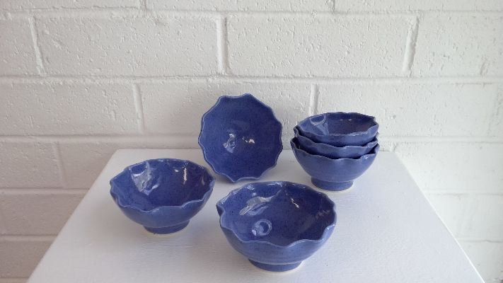 9. Set of 6 Small dark blue dessert bowls